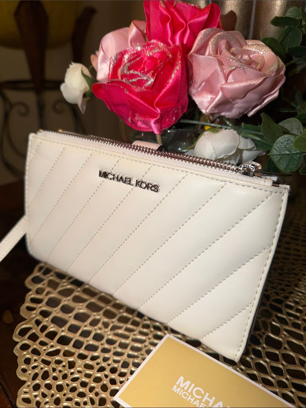 NWOT Michael Kors White Quilted Leather Zip Wristlet Wallet - Picture 2 of 9